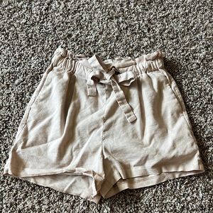 Express paperbag shorts size XS light pink/cream